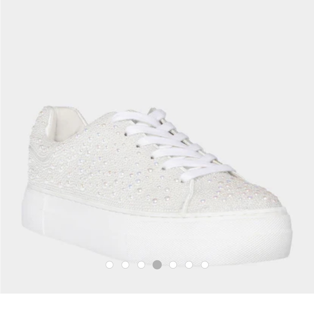 Betsey Johnson Sidny Ivory Pearl Platform Sneakers!! Never worn! ❤️ Size 9